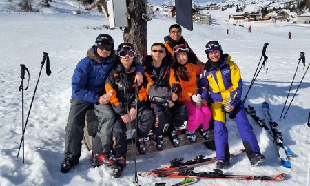 Skischüler mit Skilehrer in Obertauern